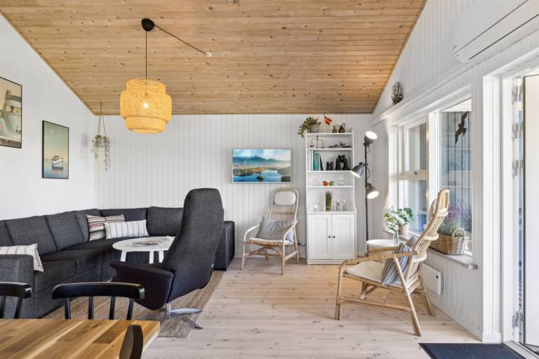 House with grill, sauna & jacuzzi — photo 5