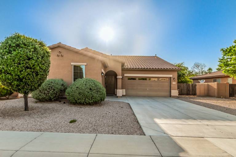 Gorgeous 3/2 Corner Lot with Firepit and Grassy Yard! — photo 4