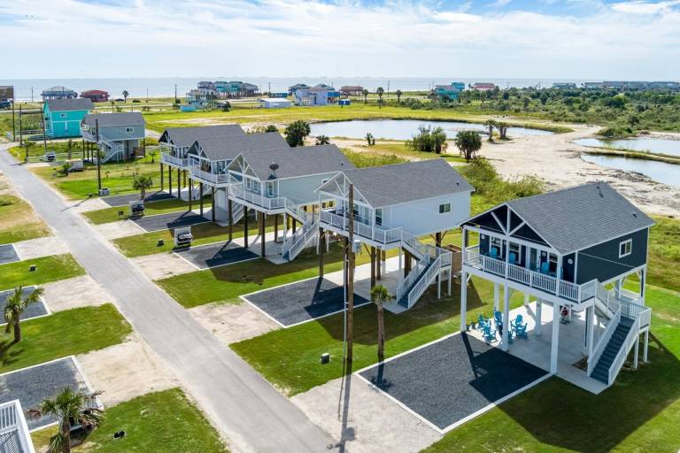 Vacation home with pool & barbecue | Beach view | Pets are welcome — photo 4
