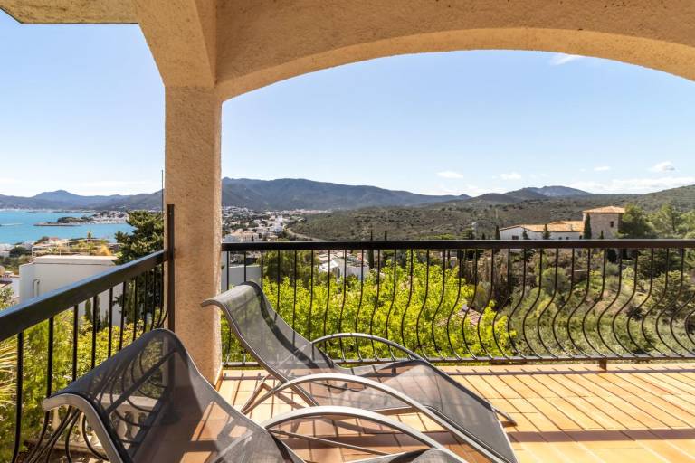 Grifeu - Apartment with terrace and sea views — photo 5