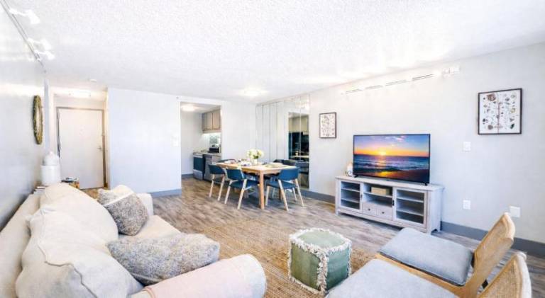 The Hartford Skyline - Stylish Downtown Condo with Wifi Gym in Hartford, CT