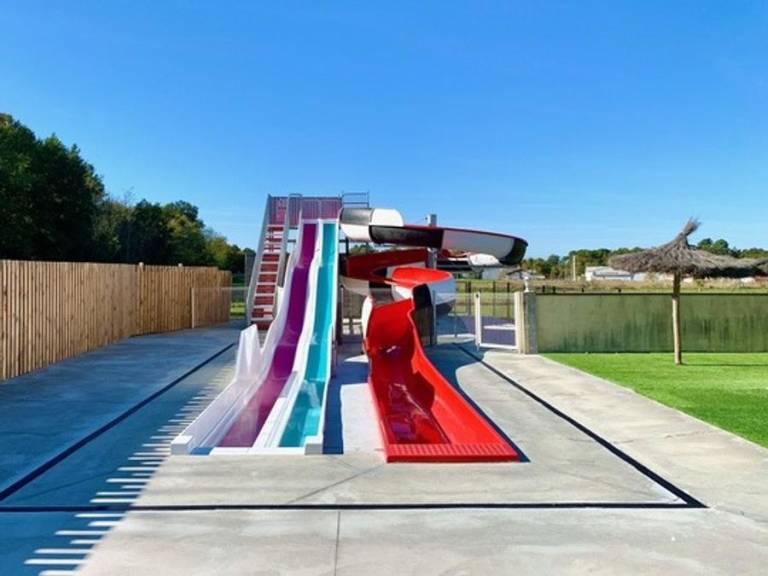 Beautiful mobile home with pool & patio | Pets are welcome — photo 2
