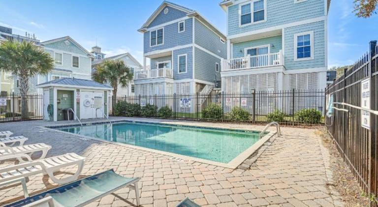 Spacious vacation home with pool | Next to the beach | Dogs allowed in Myrtle Beach, SC