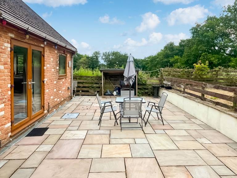 Family-oriented cottage with barbeque & garden | Pets are welcome in Neath