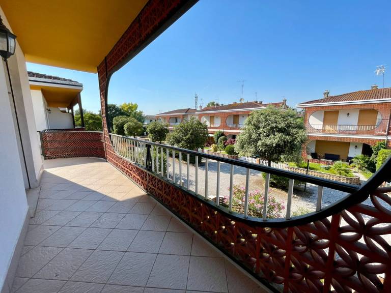 Family-oriented wonderful villa with patio, pool & yard | Garden view | Beach nearby | Dogs allowed — photo 2