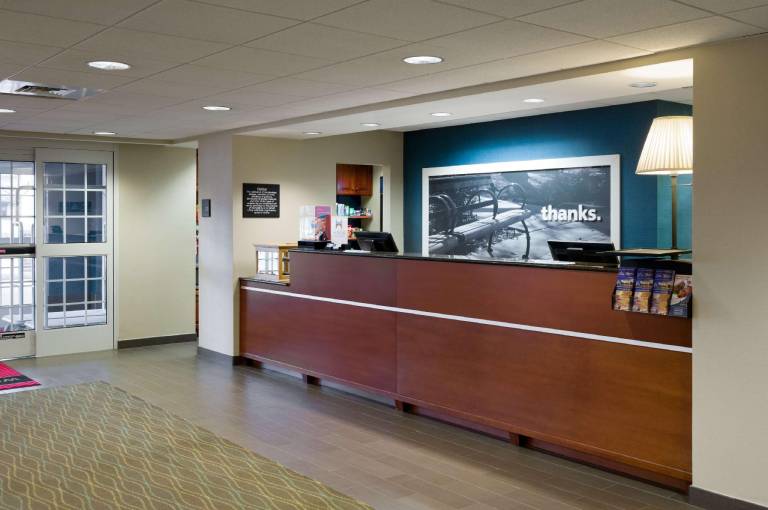 Hampton Inn & Suites State College at Williamsburg Square — photo 5
