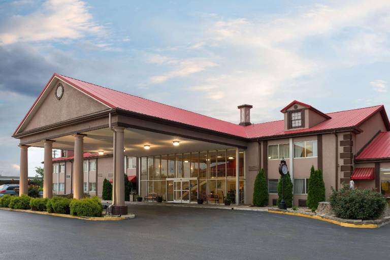 Ramada by Wyndham Bowling Green — photo 3