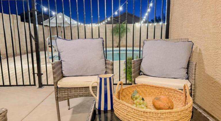 Vacation home with pool — photo 4