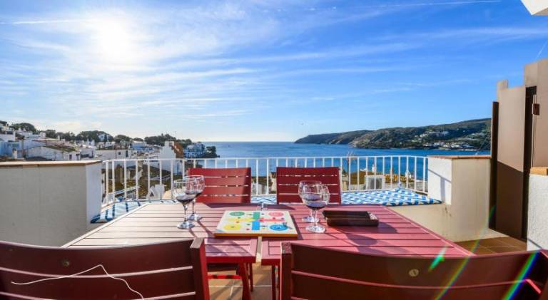 Fully equipped vacation home with patio | Next to the beach | Good for workation | Pet-friendly in Cadaqués