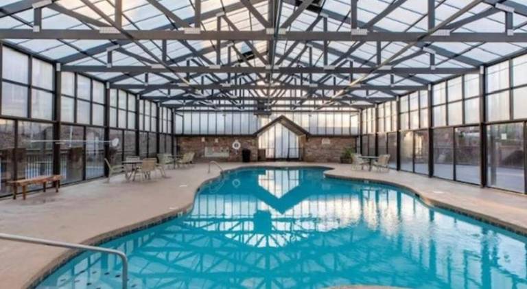 Lovely house with hot tub & pool | Pets allowed — photo 3