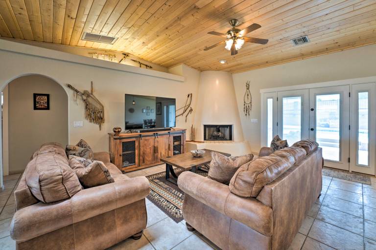 Lake Havasu Home: Heated Pool & Golf Course Views — photo 3