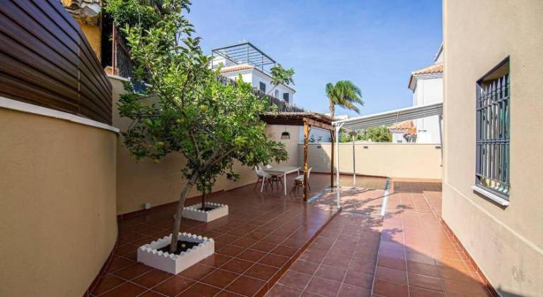 Villa with pool — photo 5