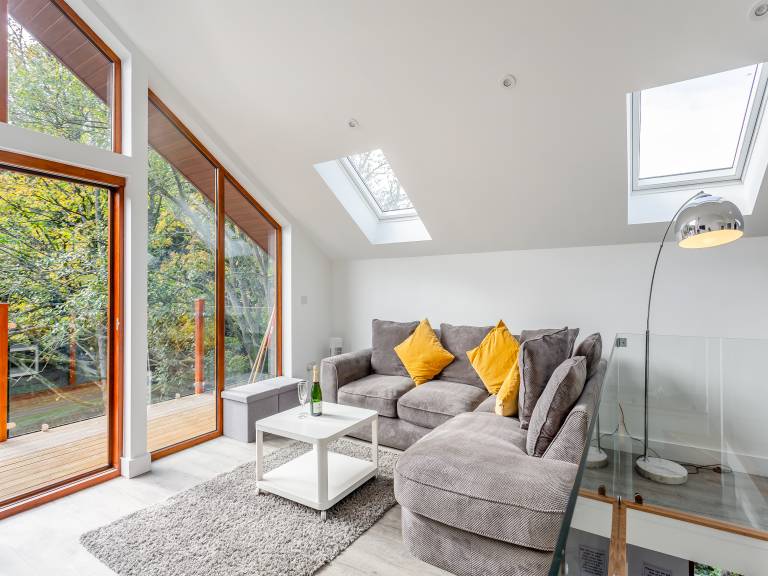 Cottage with garden, terrace & jacuzzi | River view — photo 4