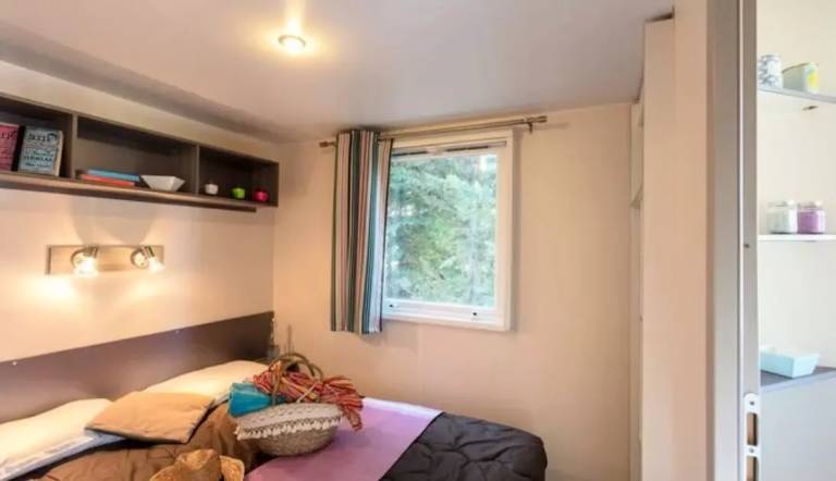 Campsite Le Soleil des Landes - Mobile home Classic 2 bdr. 4/6 pers. Covered Decking A/C — photo 3