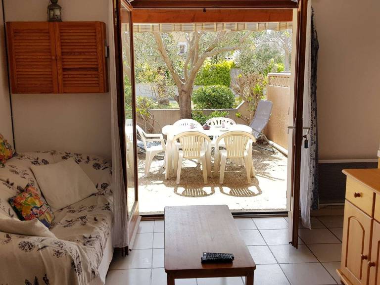 Villa with 1 room for 5 persons — photo 4