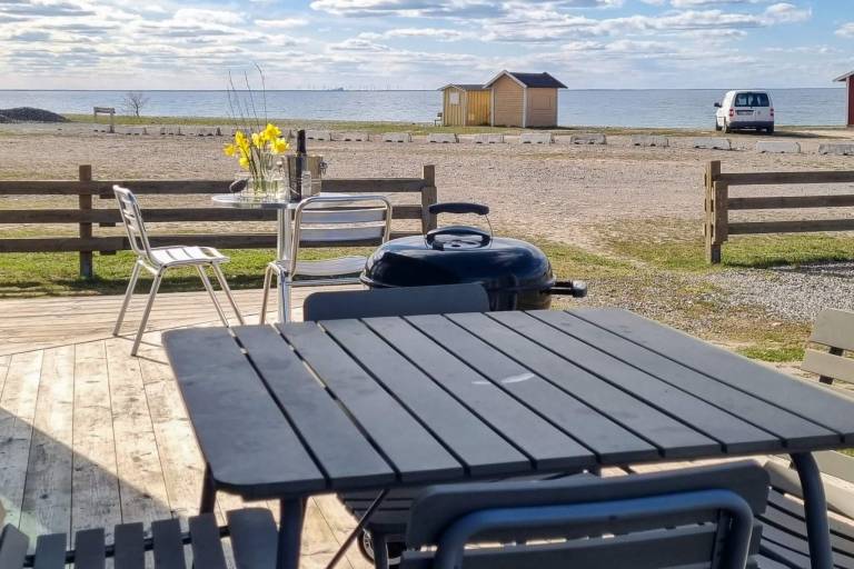 Vacation home with yard, patio & sauna | Beach nearby | Pets allowed — photo 5