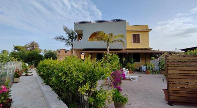 Holiday apartment with private pool, terrace & garden — photo 5