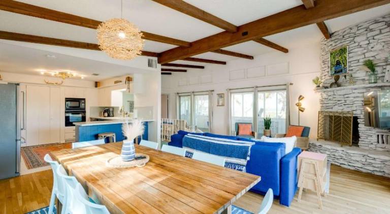 Vacation home with pool — photo 4