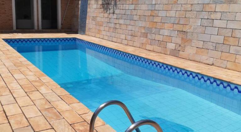 Vacation home with pool — photo 5