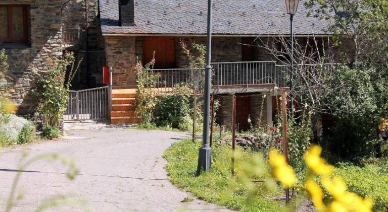 Charming apartment with terrace | Pets allowed in La Cortinada