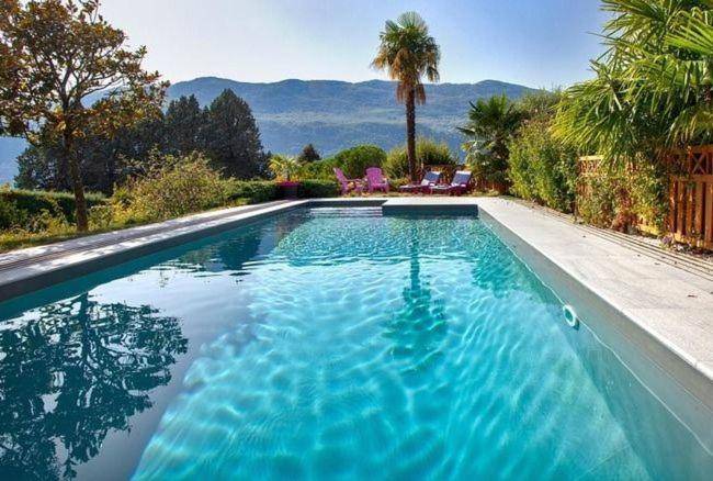 Holiday apartment with yard, terrace & pool — photo 2