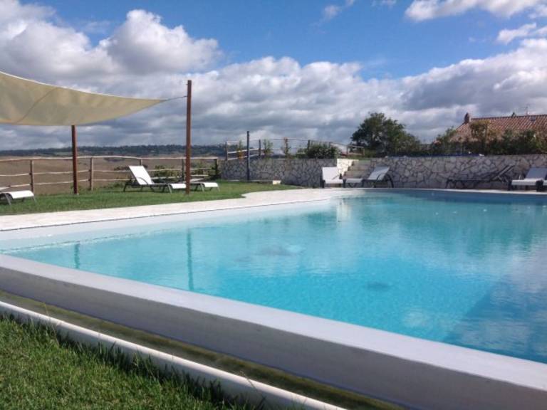 Villa with garden, pool & BBQ | City view — photo 2