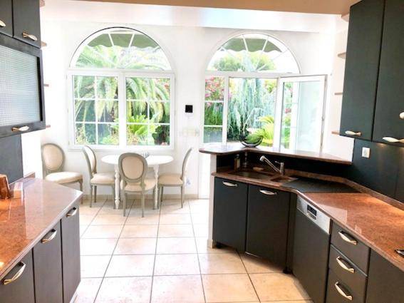 Ample villa with terrace, BBQ & yard | Good for workation | Dogs allowed — photo 4