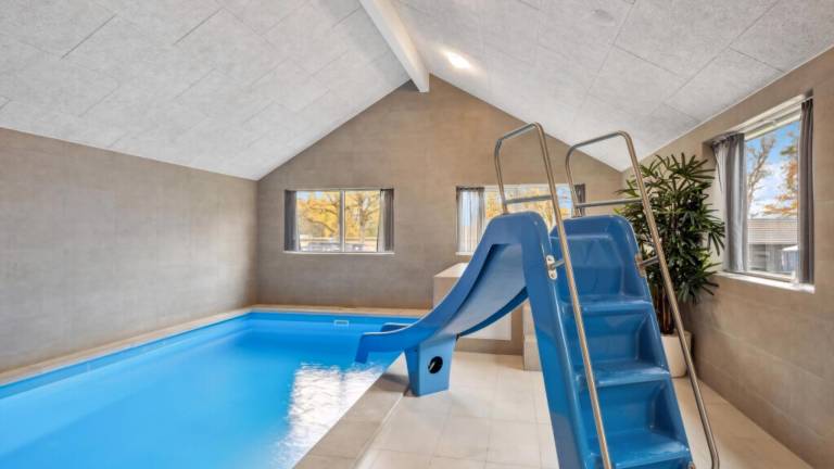 Family-oriented beautiful house with terrace, sauna & private pool | Pets are welcome in Guestrow