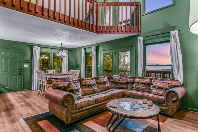 Smoky Mountain Bliss: Pet Friendly, Free Attraction Tickets, Hot Tub, Pool Access & Mountain Views in Gatlinburg, TN