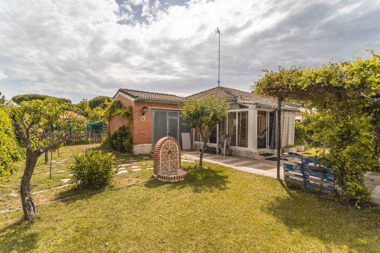Children-friendly pleasant house with grill, pool & yard | Pet-friendly — photo 2