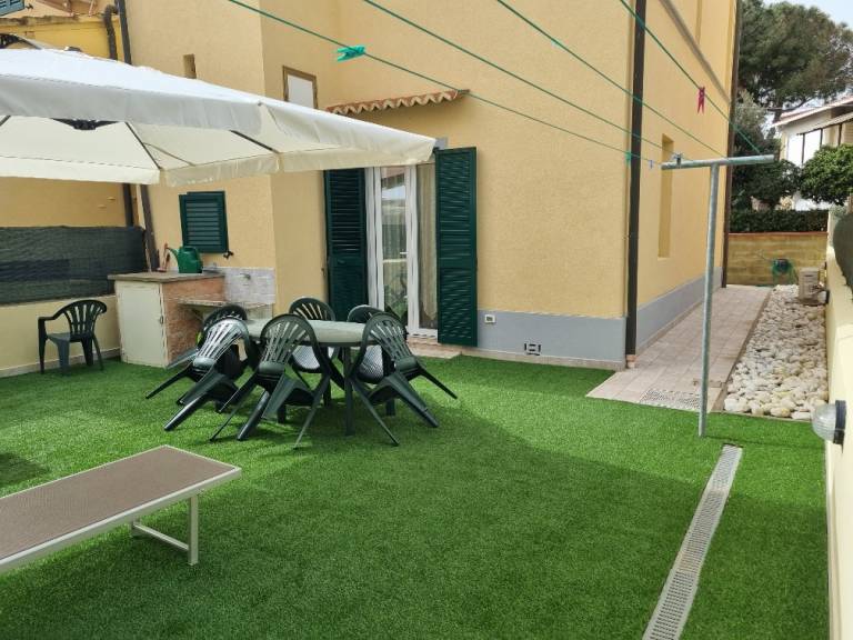 Rental apartment with yard | Garden view — photo 3