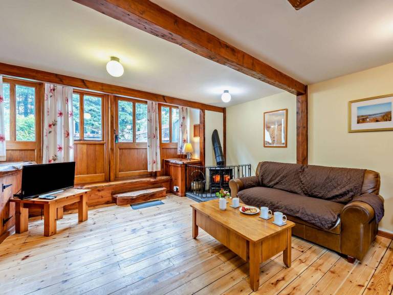Cottage with garden — photo 3