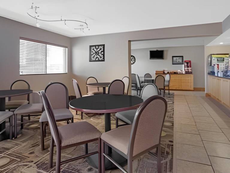 North Platte Inn and Suites — photo 5