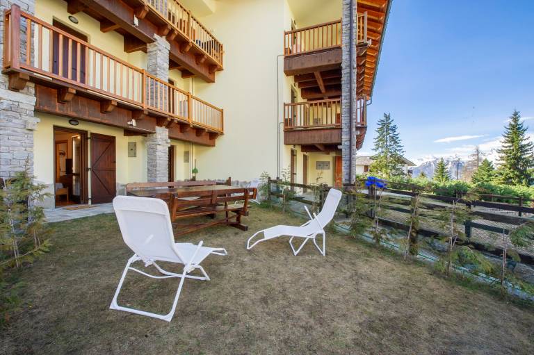 House with garden | Mountain view — photo 3