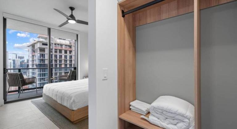 Apartment with pool | Close to Bayside Marketplace | Pet-friendly — photo 2