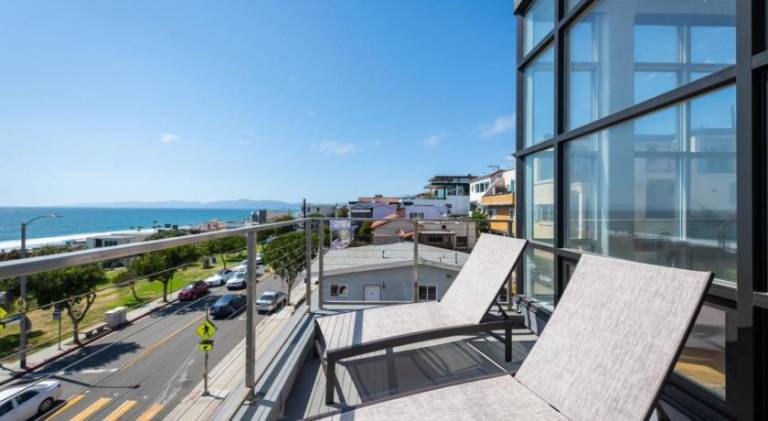 Vacation home with hot tub | Good for workation in El Segundo, CA