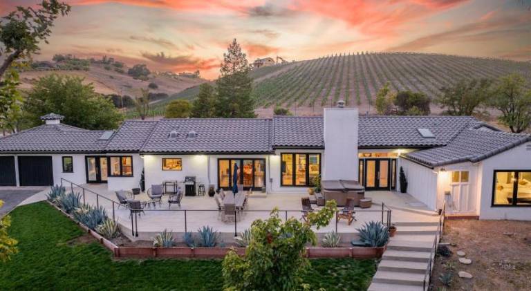Ample vacation home with pool | Dogs allowed in Paso Robles, CA