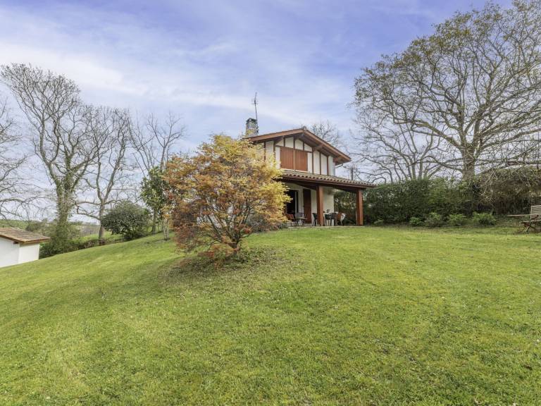 Fully equipped house with barbeque, patio & garden | Pets allowed — photo 3