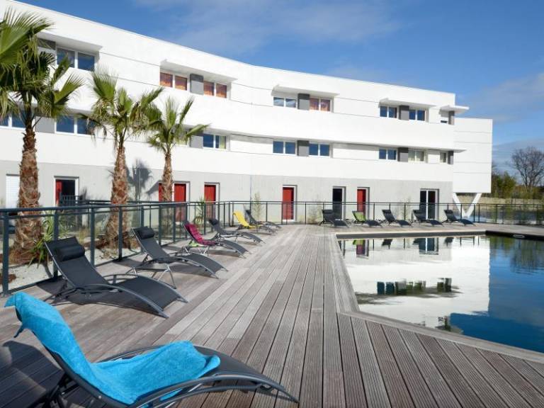 Serviced apartment with pool & sauna in Saint-Jean-de-Vedas