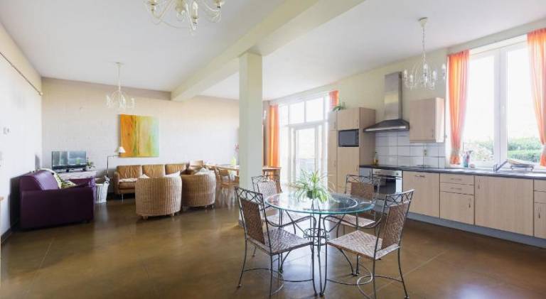 Vacation home with terrace, barbecue & garden | Pet-friendly — photo 3