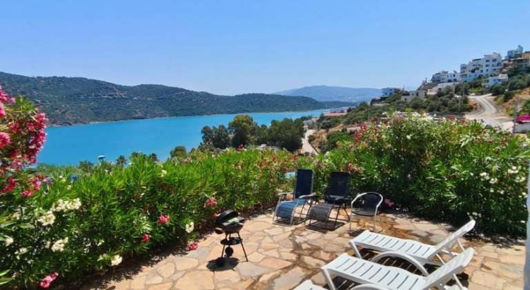 Vacation home with terrace, garden & barbeque — photo 3