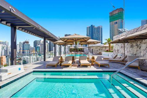 Rental apartment with sauna, hot tub & pool in Miami, FL