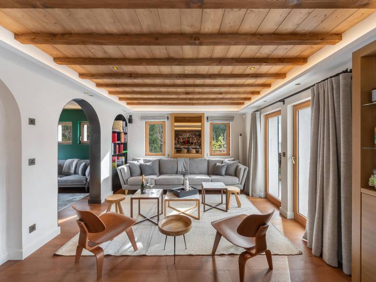 "Luxury Chalet near Megève Center: 5 Bedrooms, Outdoor Jacuzzi, Ski Room, Modern Amenities" — photo 2