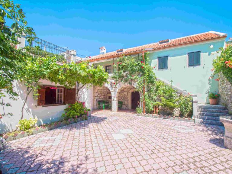 Big vacation home with pool, barbecue & terrace | Pets are welcome — photo 5