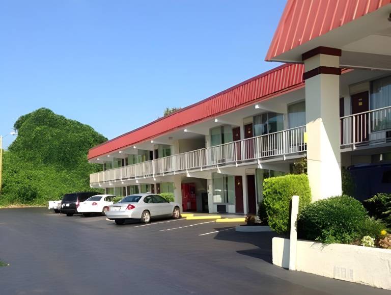 Super 8 By Wyndham Kingsport /I-81 in Kingsport, TN