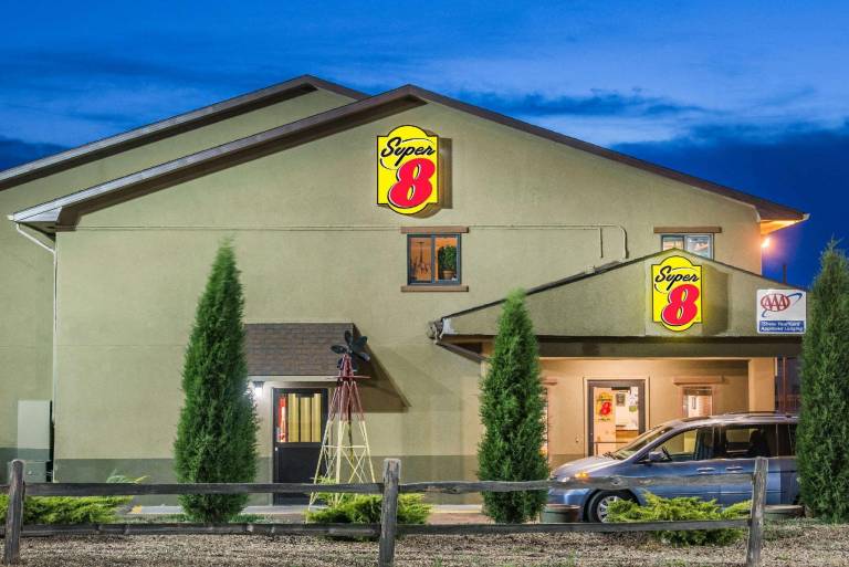 Super 8 By Wyndham Colby