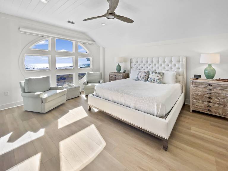 Condo with heated pool & barbeque | Beach view — photo 3
