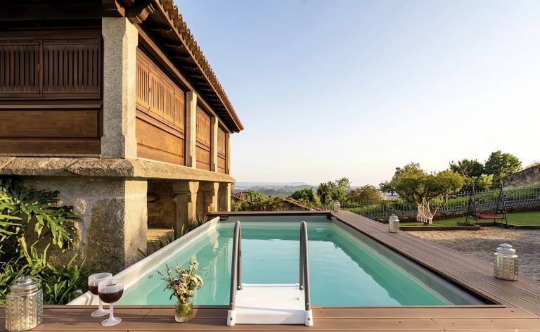 Vacation home with private pool, BBQ & terrace | Garden view in Braga