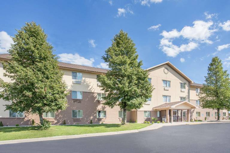 Baymont by Wyndham Holland in Holland, MI