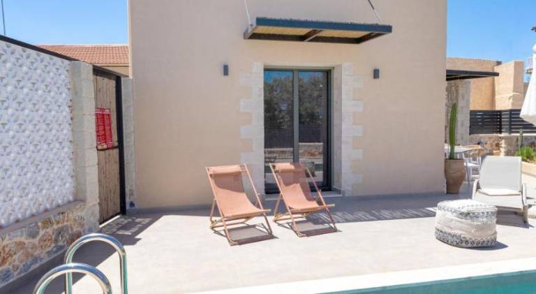 House with terrace, private pool & yard in Apokoronas
